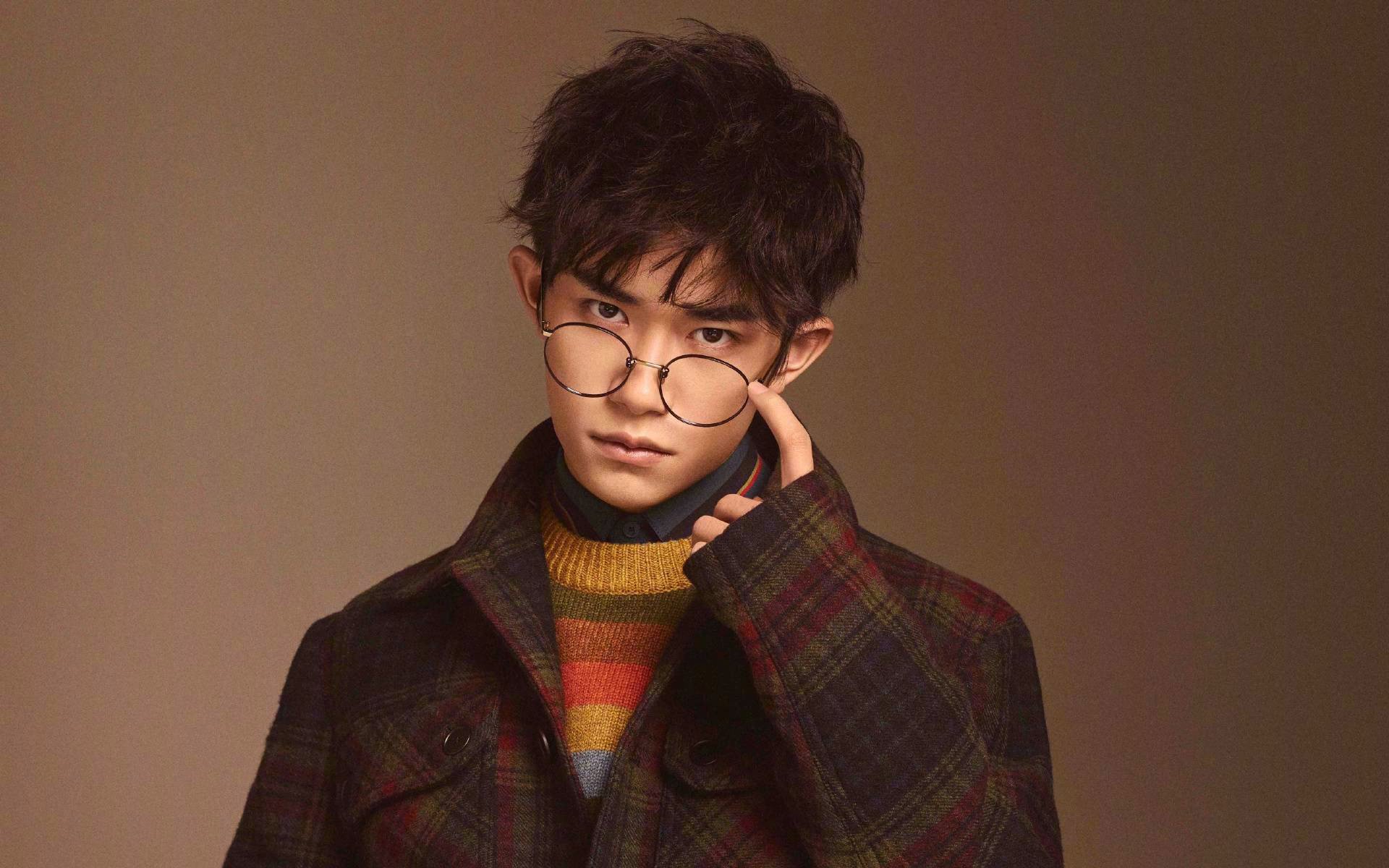 切尔西球迷热情高涨，主场氛围火爆，切尔西官方球迷会