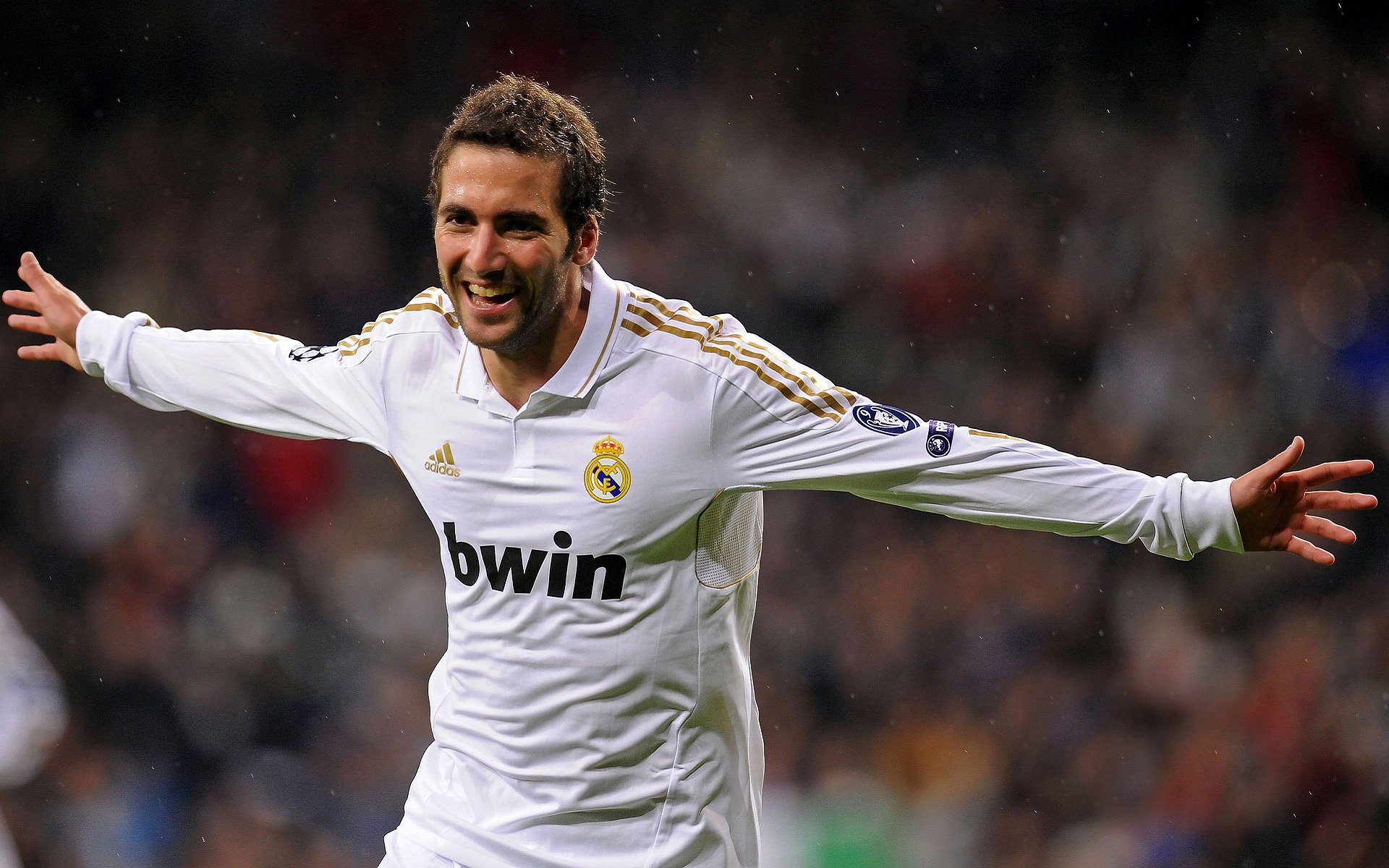 “英超战火不断,夺冠队伍展开新一轮角逐”,英超争冠